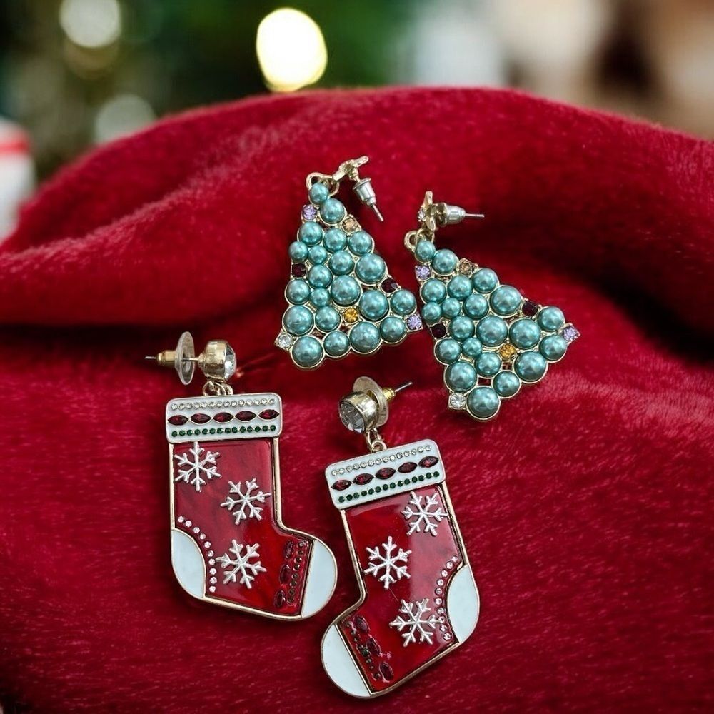 NWOT Women's Christmas Earring Bundle